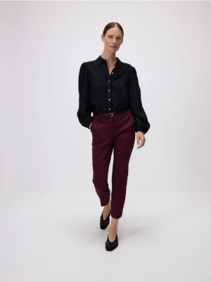 Reserved - Spodnie cygaretki z paskiem - mahoniowy