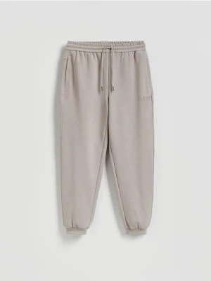 Reserved - Spodnie dresowe comfort fit - beżowy