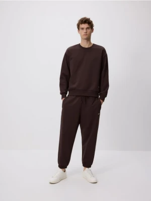 Reserved - Spodnie dresowe comfort fit - brązowy