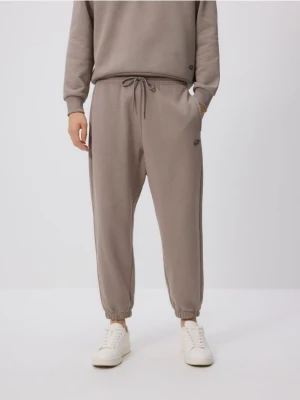 Reserved - Spodnie dresowe comfort fit - ciemnoszary
