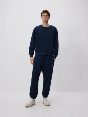 Reserved - Spodnie dresowe comfort fit - granatowy