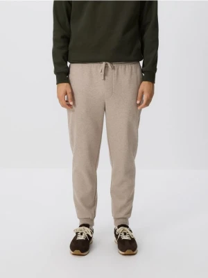 Reserved - Spodnie dresowe regular fit - beżowy