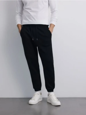 Reserved - Spodnie dresowe regular fit - czarny