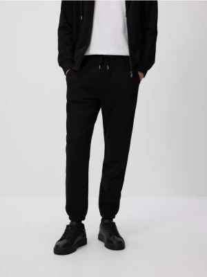 Reserved - Spodnie dresowe regular fit - czarny