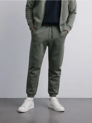 Reserved - Spodnie dresowe regular fit - jasny zielony