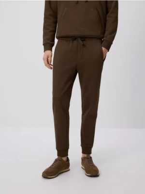 Reserved - Spodnie dresowe slim fit - brązowy