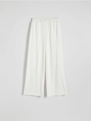 Reserved - Spodnie dresowe wide leg - biały