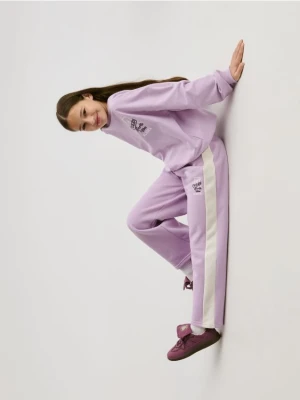 Reserved - Spodnie dresowe z lampasami - lawendowy