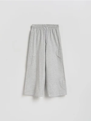 Reserved - Spodnie dresowe z naszywkami - jasnoszary