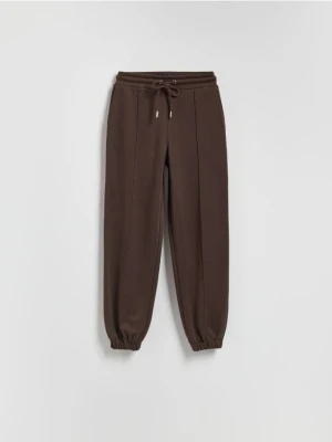 Reserved - Spodnie dresowe z przeszyciami - ciemnobrązowy