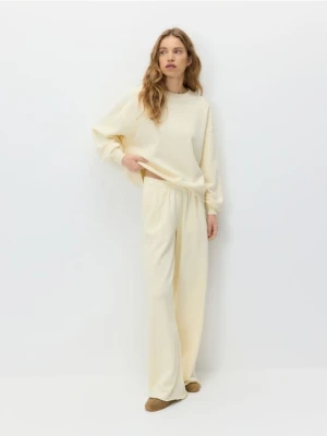 Reserved - Spodnie dresowe z szerokimi nogawkami - kremowy