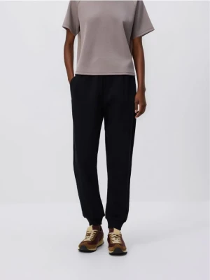 Reserved - Spodnie dresowe ze ściągaczem - czarny