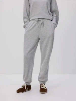 Reserved - Spodnie dresowe ze ściągaczem - jasnoszary