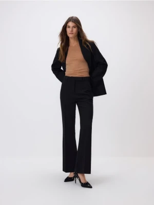 Reserved - Spodnie flare z metaliczną nitką - czarny