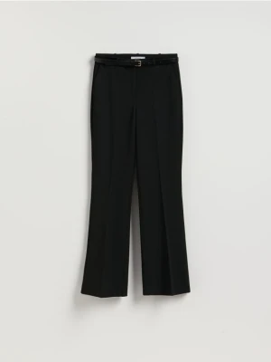 Reserved - Spodnie flare z paskiem - czarny