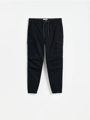 Reserved - Spodnie jogger cargo - czarny