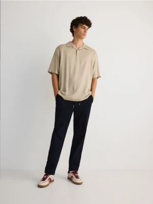 Reserved - Spodnie jogger regular - granatowy