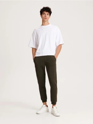 Reserved - Spodnie jogger slim - oliwkowy