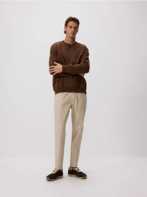 Reserved - Spodnie jogger slim - złamana biel