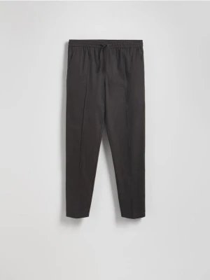 Reserved - Spodnie jogger z lnem - ciemnobrązowy