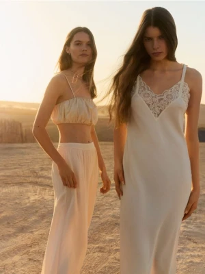 Reserved - Spodnie jogger z wiązaniem - brzoskwiniowy