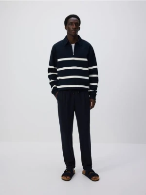 Reserved - Spodnie jogger z wiązaniem w pasie - granatowy