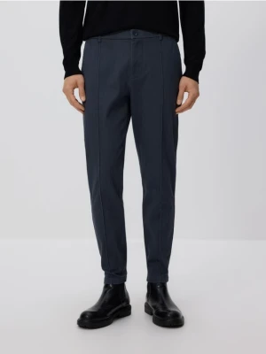 Reserved - Spodnie jogger z zakładkami - granatowy