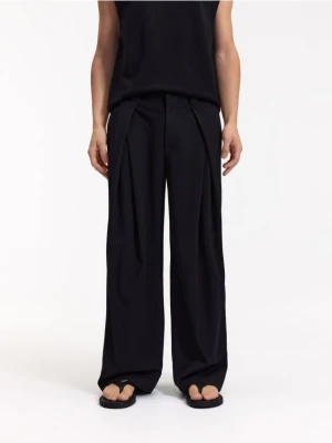 Reserved - Spodnie loose fit - czarny