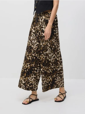 Zdjęcie produktu Reserved - Spodnie palazzo ze zwierzęcym wzorem - wielobarwny
