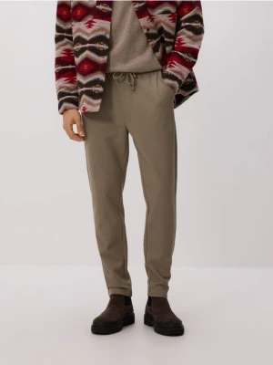 Reserved - Spodnie regular fit - beżowy