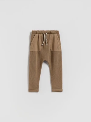 Reserved - Spodnie regular fit - brązowy