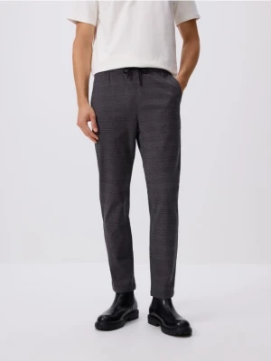 Reserved - Spodnie slim fit w kratę - ciemnoszary