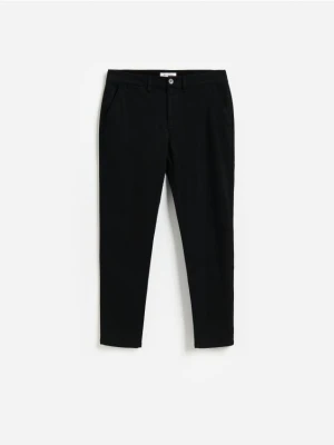 Reserved - Spodnie slim fit z lyocellem - czarny
