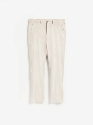 Reserved - Spodnie slim fit z mikrowzorem - beżowy