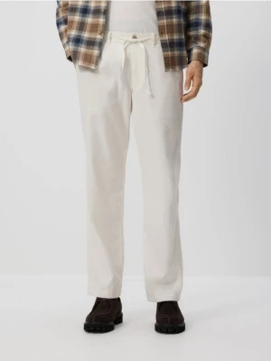 Reserved - Spodnie straight z lnem - złamana biel
