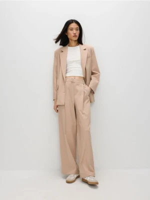 Reserved - Spodnie w kant z wiskozą - beżowy
