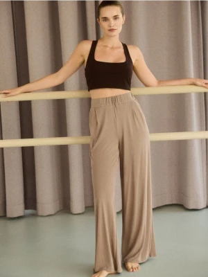 Reserved - Spodnie wide leg z modalem - brązowy