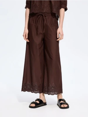 Reserved - Spodnie z ażurowym wykończeniem - brązowy