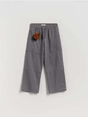 Reserved - Spodnie z brelokiem - ciemnoszary