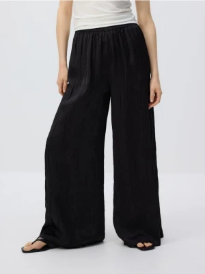 Reserved - Spodnie z efektem gniecenia - czarny