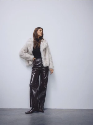 Reserved - Spodnie z imitacji skóry - burgundowy