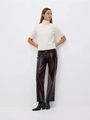 Reserved - Spodnie z imitacji skóry - burgundowy