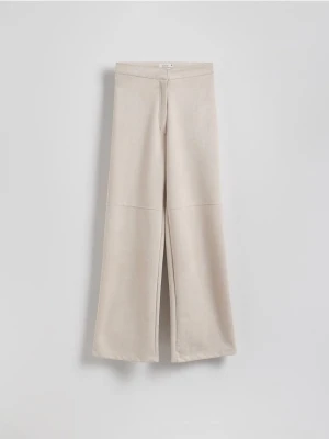 Reserved - Spodnie z imitacji zamszu - beżowy