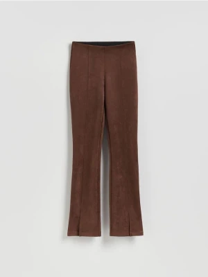 Reserved - Spodnie z imitacji zamszu - brązowy