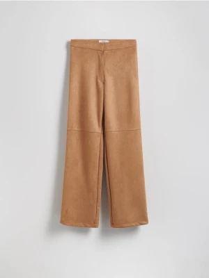 Reserved - Spodnie z imitacji zamszu - brązowy
