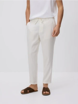 Zdjęcie produktu Reserved - Spodnie z lyocellu - biały