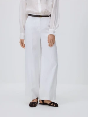 Reserved - Spodnie z modalem - biały