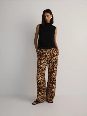 Reserved - Spodnie z nadrukiem zwierzęcym - wielobarwny