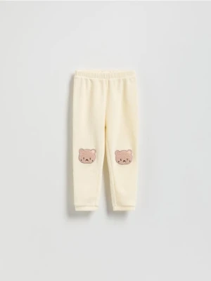 Reserved - Spodnie z naszywką - złamana biel