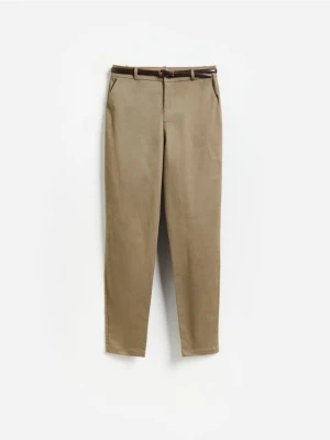 Reserved - Spodnie chino long leg - oliwkowy